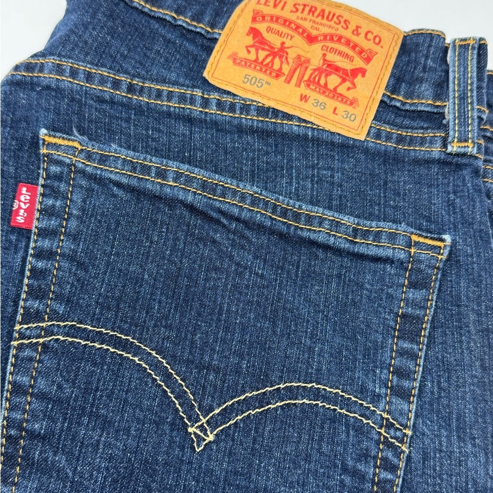 Levis 505 Jeans Men’s 36x30 Blue Denim Straight Leg Regular Cotton Comfort B0 - Picture 3 of 4